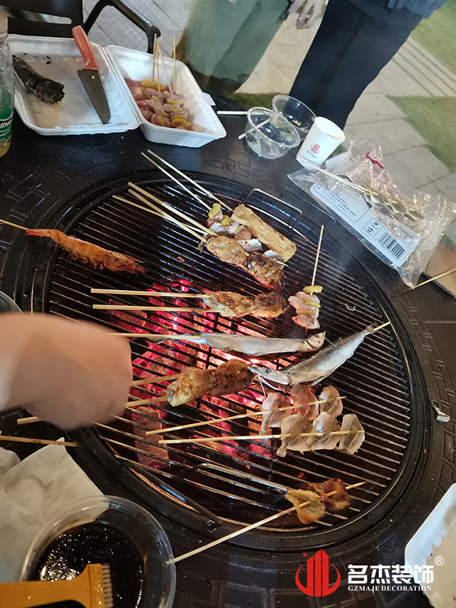 茄子视频污污版装饰游记